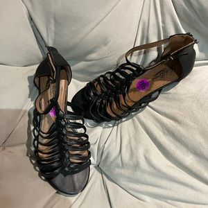 Lucky Brand Black Roman Sandals Size 8.5
$79.00 NEW